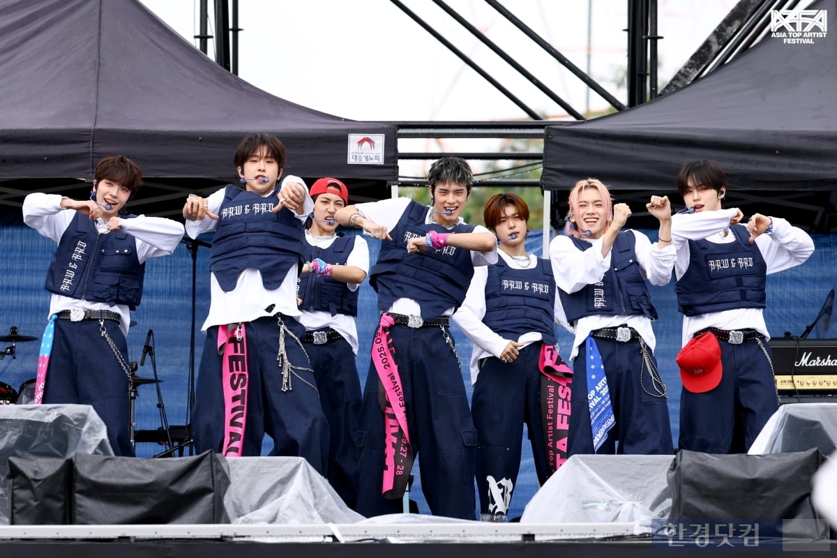 [ATA 포토] 뉴비트, '파워 넘치는 퍼포먼스에 시선강탈'