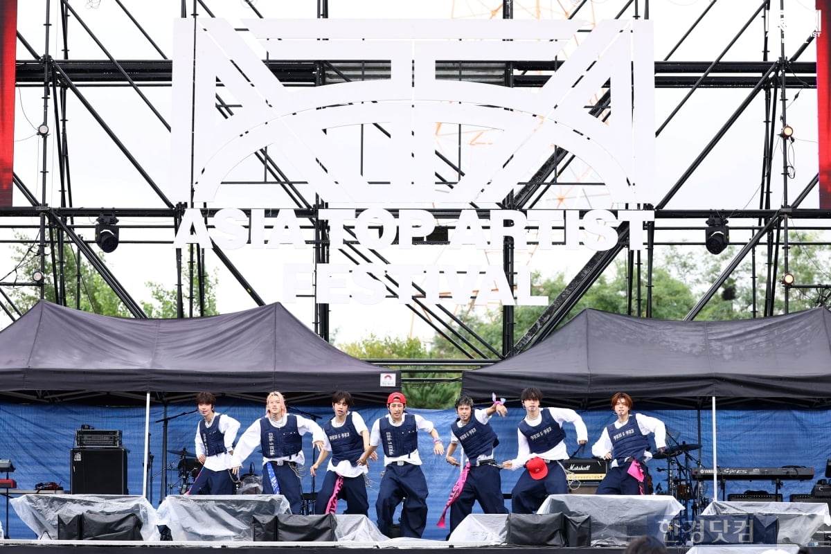 [ATA 포토] 뉴비트, '파워 넘치는 퍼포먼스에 시선강탈'