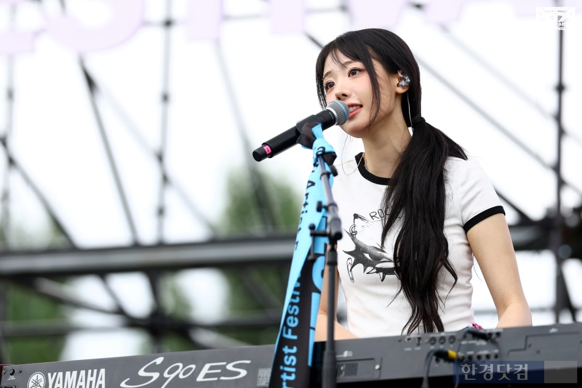 [ATA 포토] QWER, '어깨 들썩여지는 즐거운 공연'