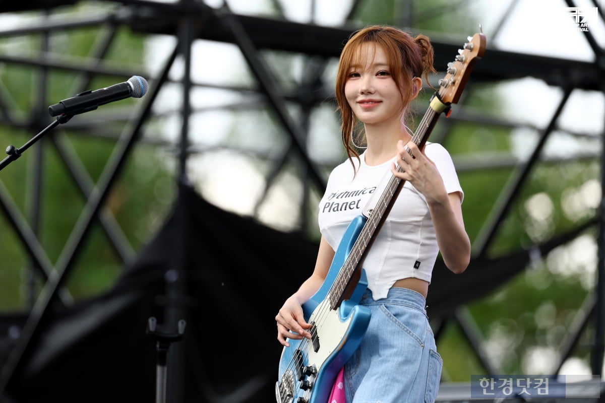 [ATA 포토] QWER, '어깨 들썩여지는 즐거운 공연'