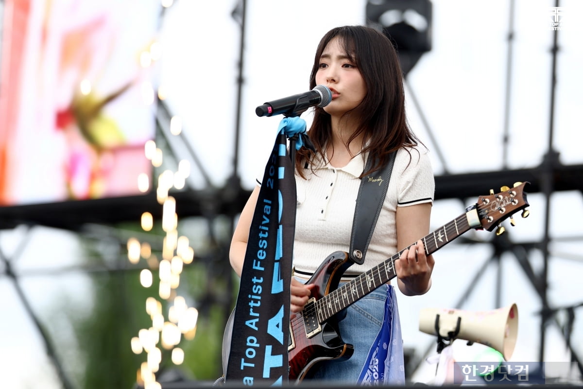 [ATA 포토] QWER, '어깨 들썩여지는 즐거운 공연'