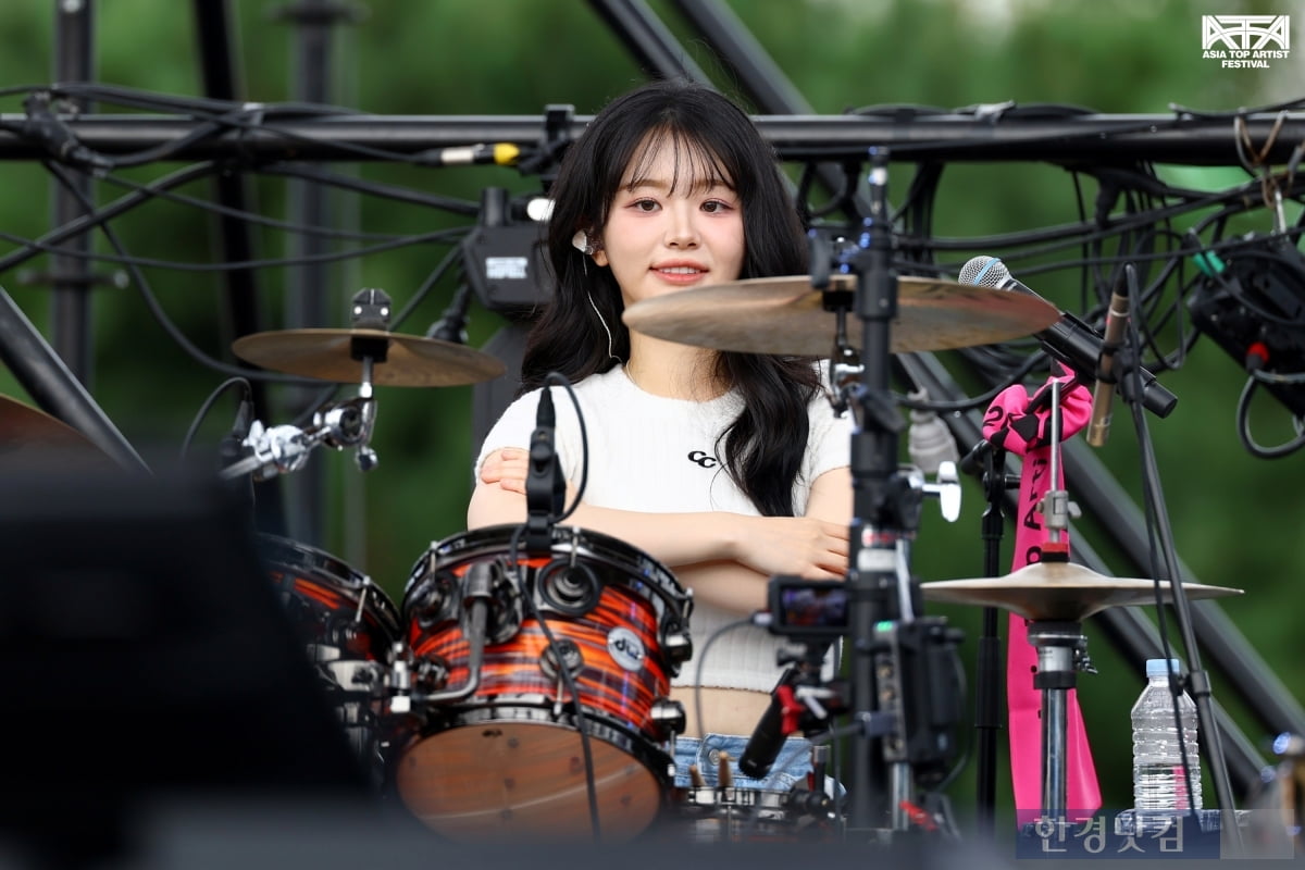 [ATA 포토] QWER, '어깨 들썩여지는 즐거운 공연'