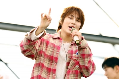 [ATA 포토] 하성운, '따사로운 햇살 아래서 멋지게~'