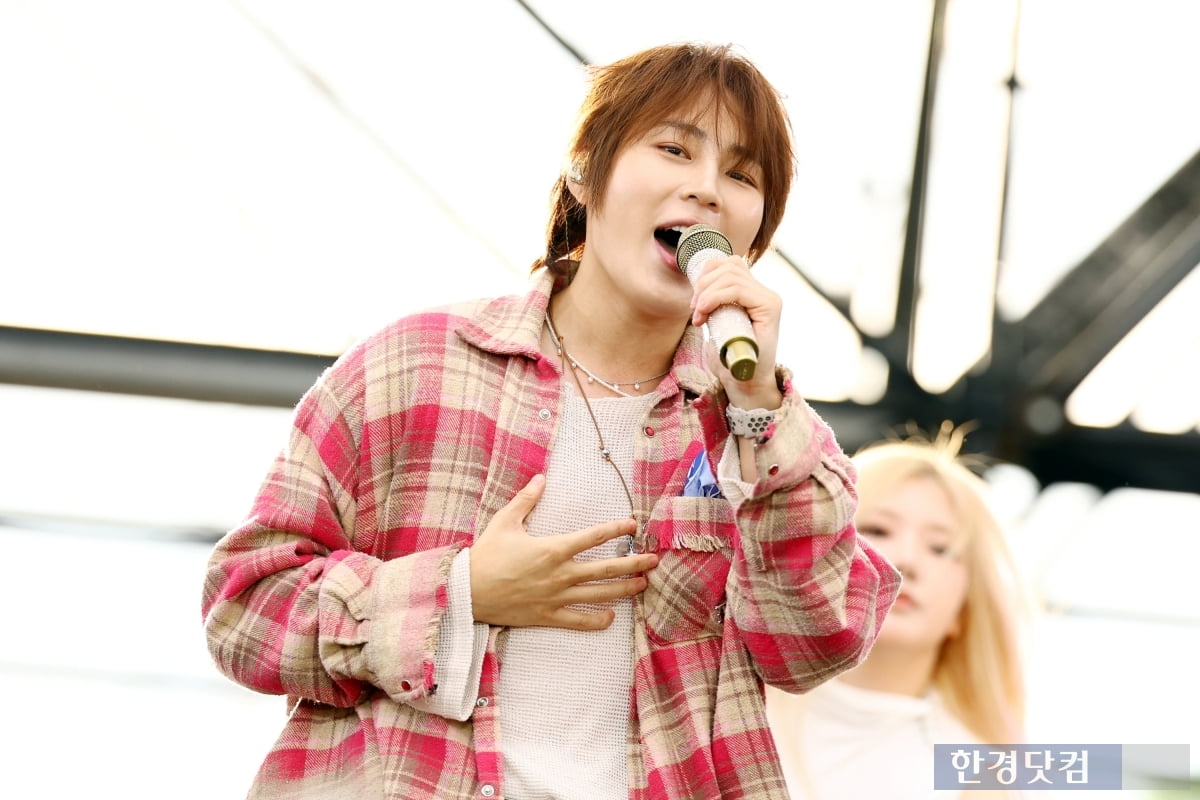 [ATA 포토] 하성운, '따사로운 햇살 아래서 멋지게~'