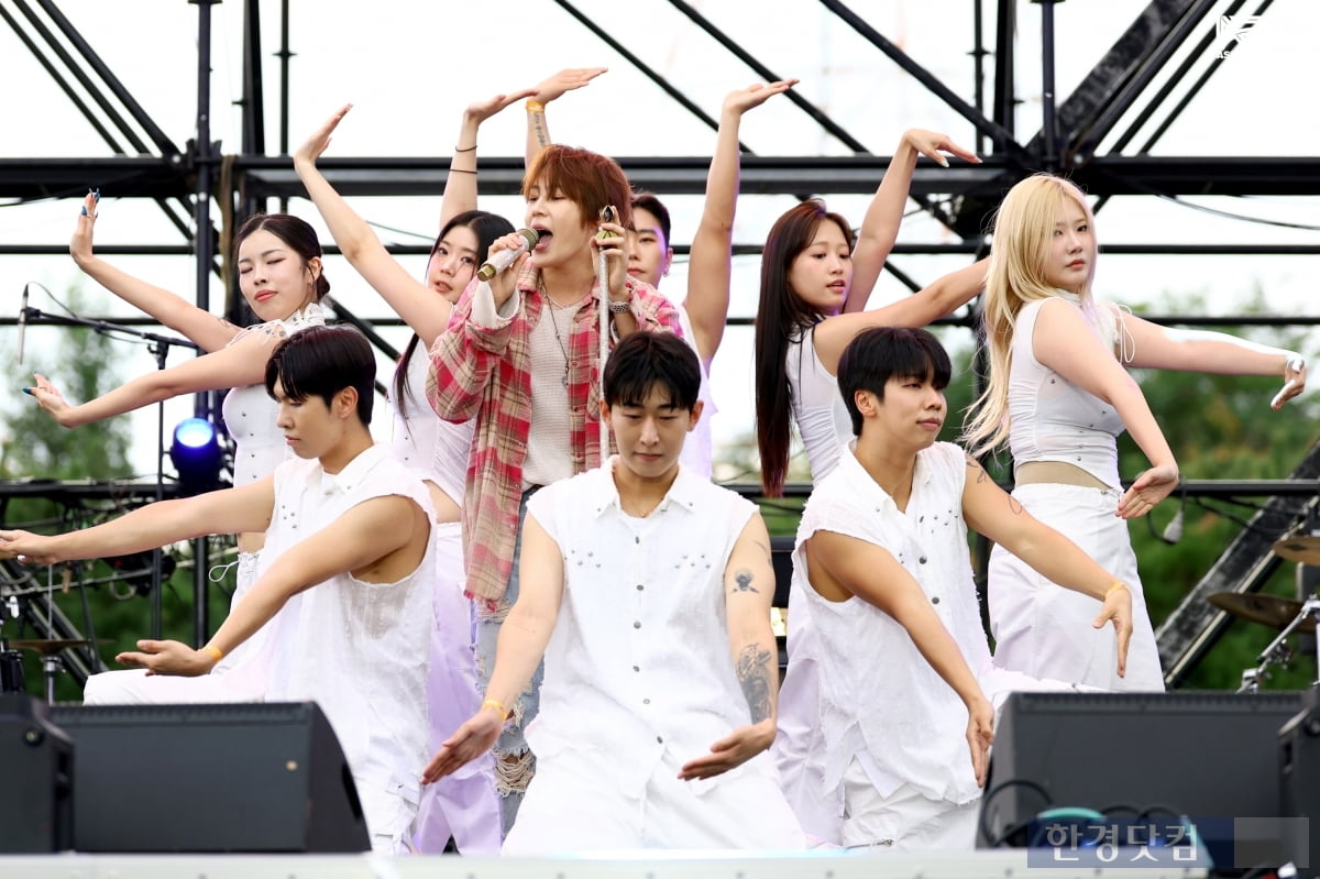 [ATA 포토] 하성운, '따사로운 햇살 아래서 멋지게~'