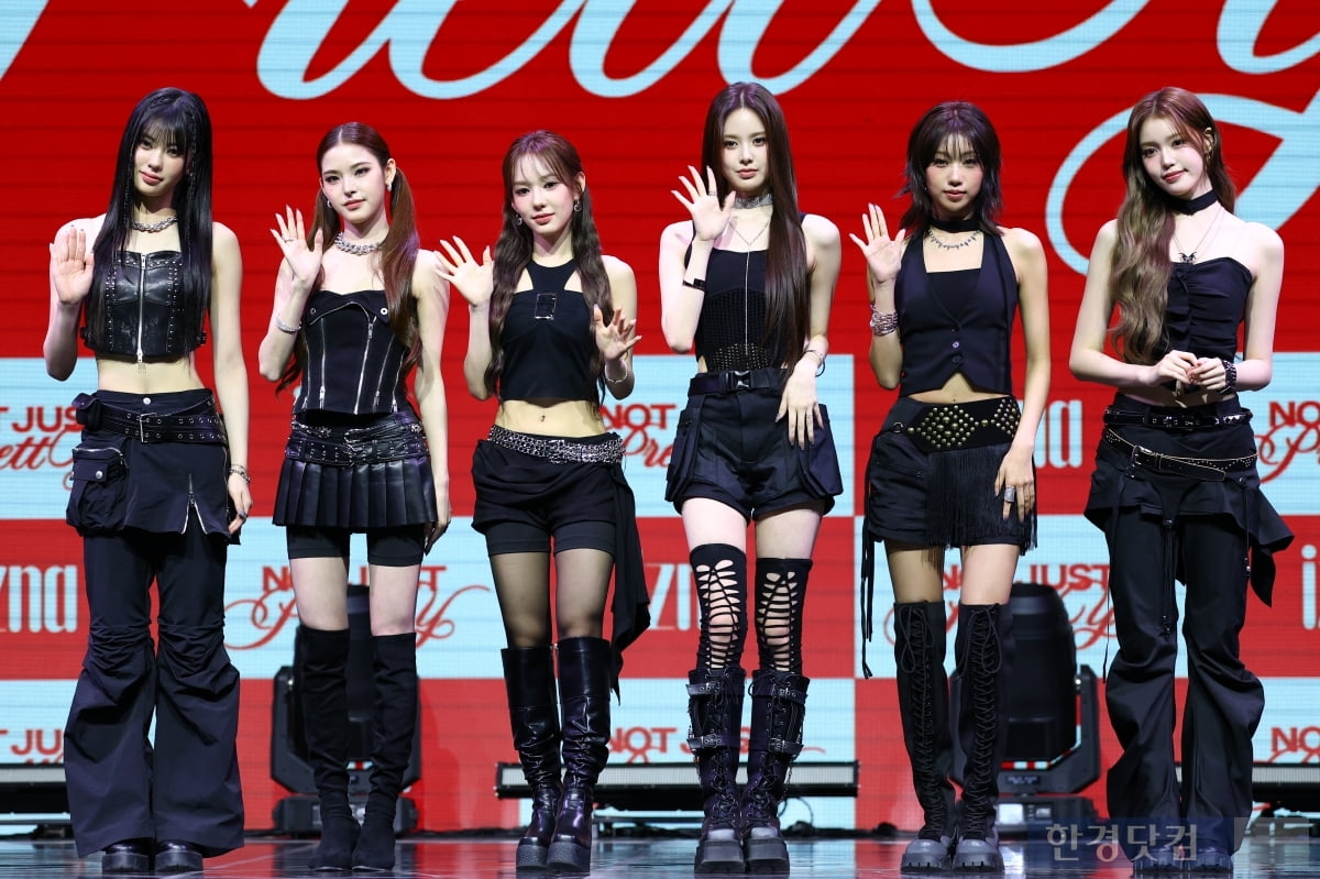 [포토] 이즈나, '강렬하게 돌아온 러블리한 소녀들'