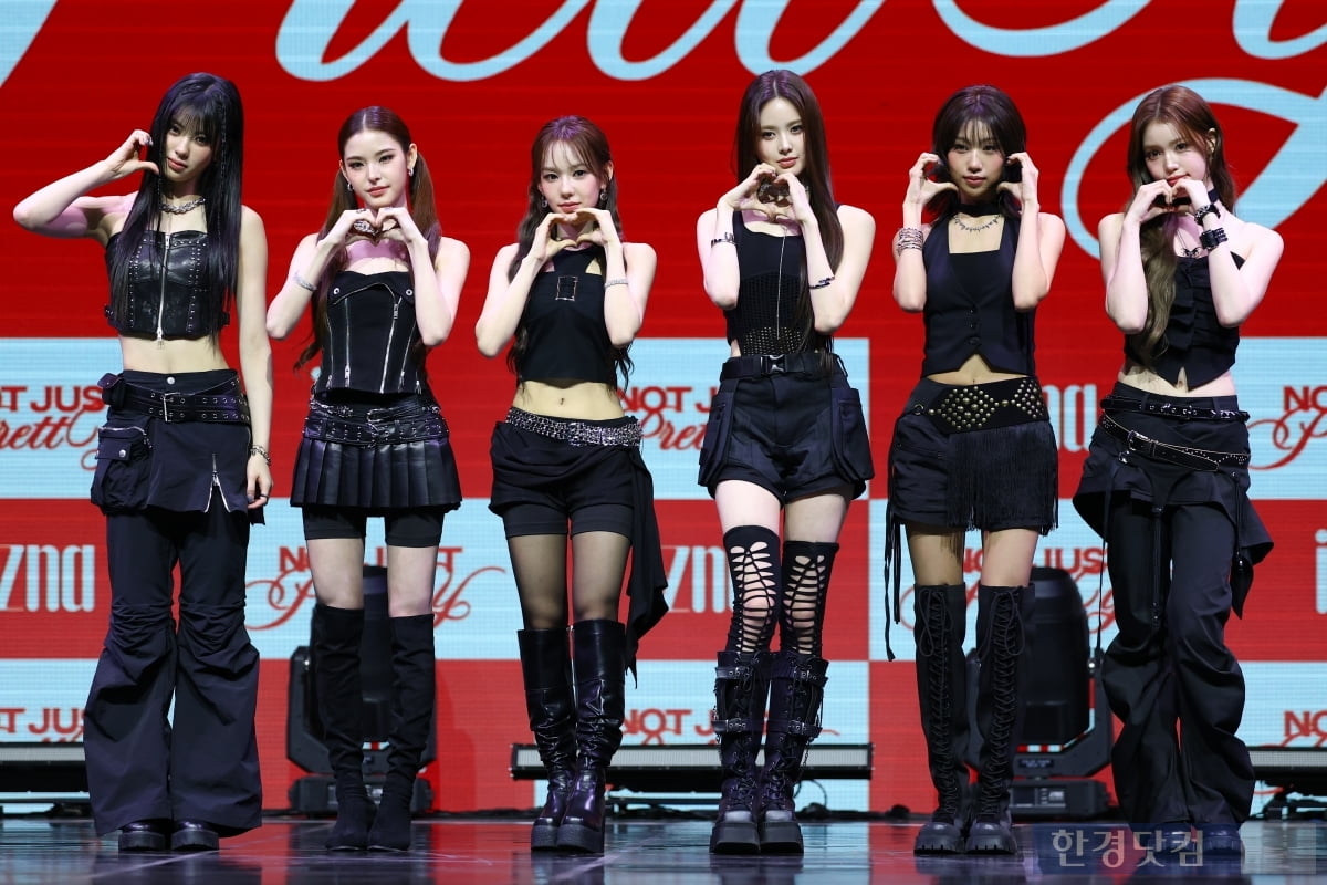 [포토] 이즈나, '강렬하게 돌아온 러블리한 소녀들'