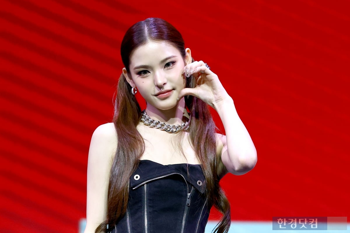 [포토] 이즈나 마이, '양갈래 머리로 귀엽게~'