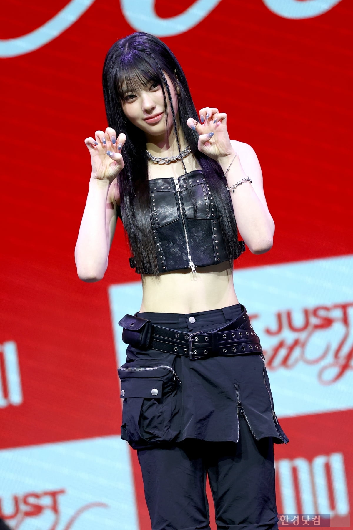 [포토] 이즈나 코코, '잘록한 개미허리 뽐내며~'