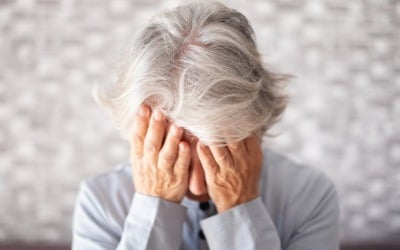 80대 노인도 당한 '로맨스 스캠'…"우주선에 산소 부족" 940만원 송금