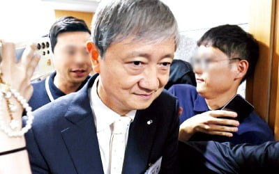 금융감독원 직원들 '검은옷 집회'…"금소원 분리·공공기관 지정 철회"