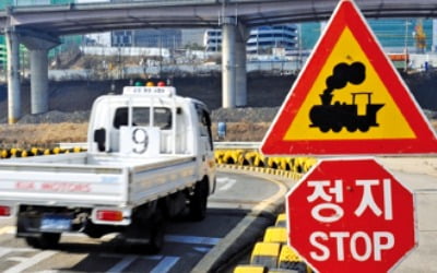 [시사이슈 찬반토론] 교육청 예산으로 운전면허 학원비까지 지원해야 하나