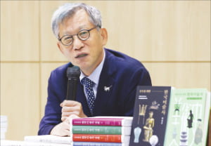 신간 출간한 유홍준 "韓미술사 한 눈에"