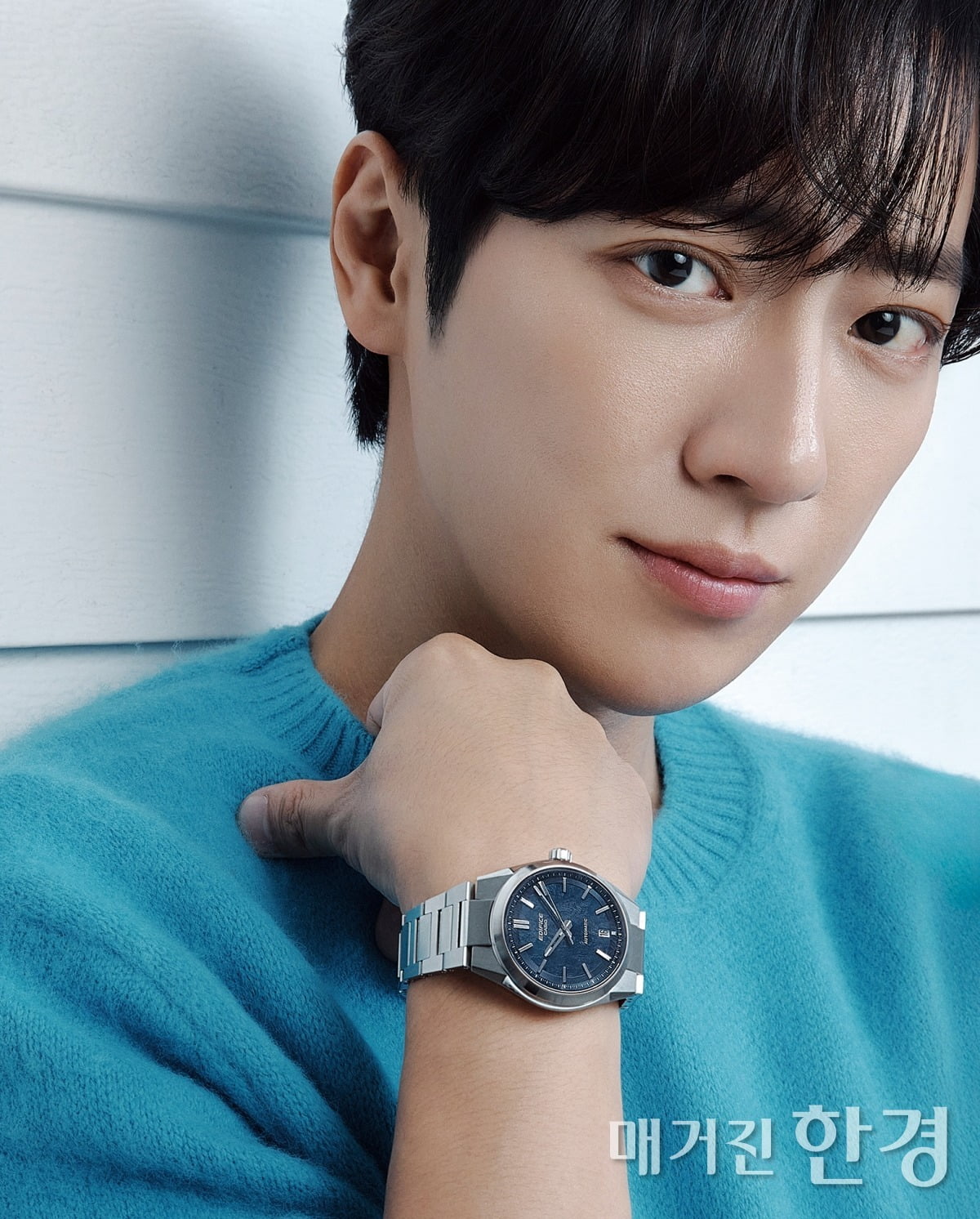 프렌치 블루 라쿤 스웨터는 쿠어 