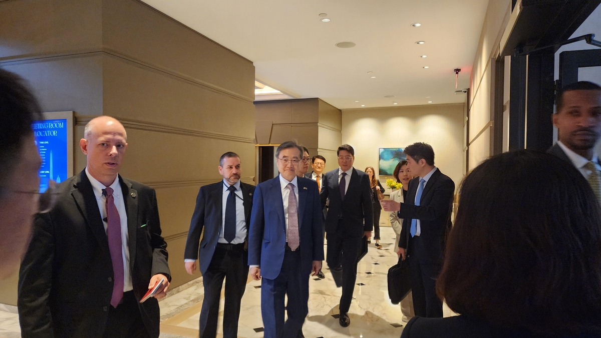 [속보] 조현 외교장관 "최단시간내 美구금 국민 구해낼것"