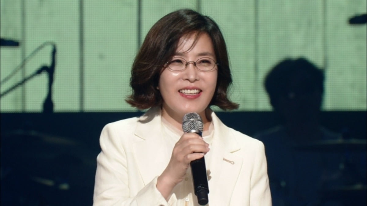 Legendary Singer Lee Sun-hee Transforms into DJ HEE at Ultra Korea 2025