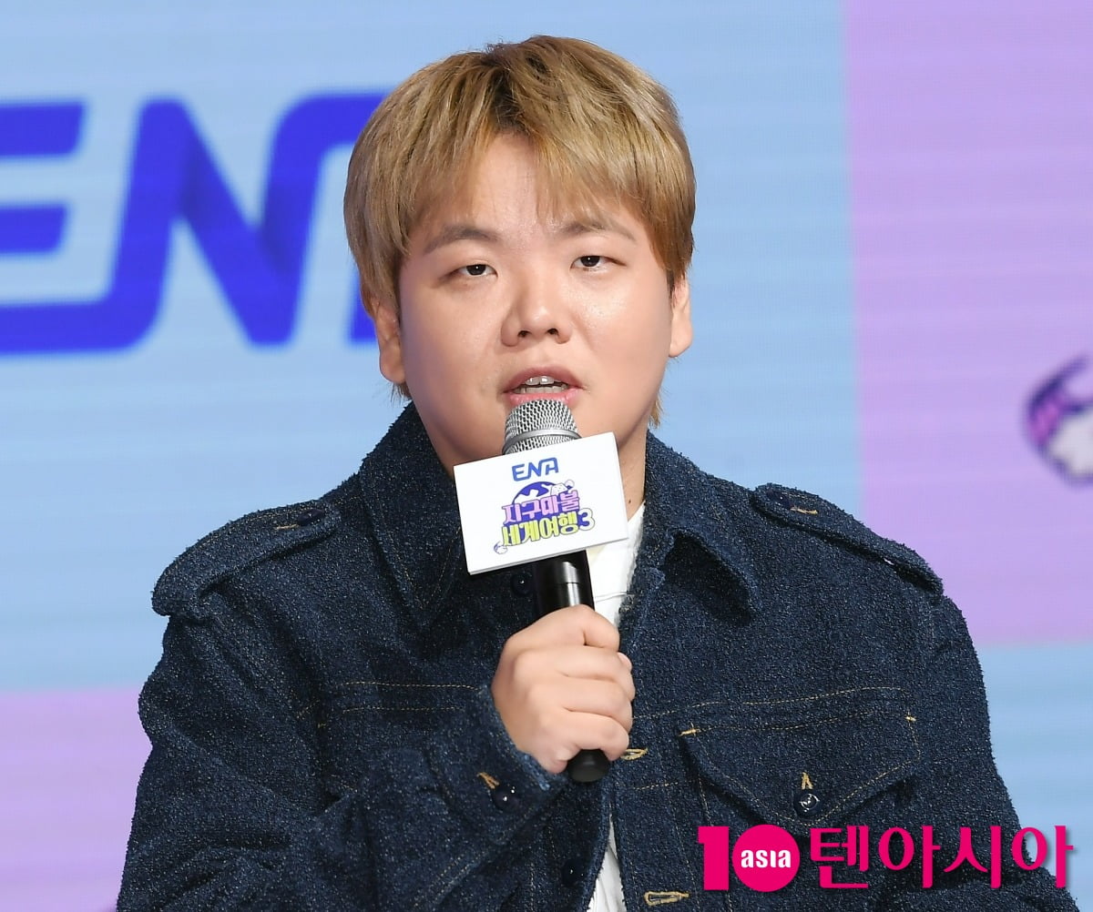Korean YouTuber KwakTube Announces Marriage with TV Host Jun Hyun-moo as Officiant