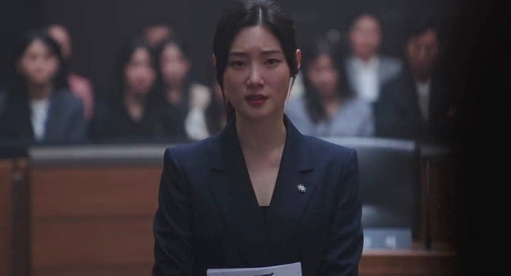 Esquire: Chaeyeon Jung Transforms from Bystander to Defender in Gripping Legal Drama