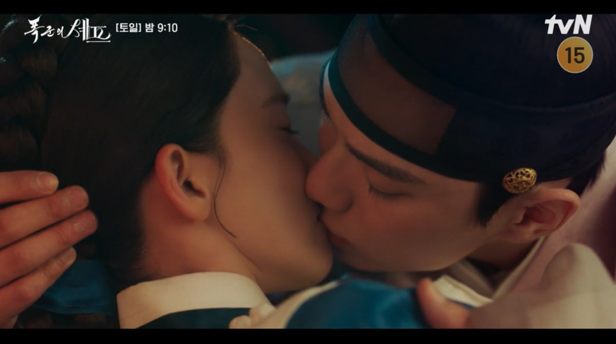 Rising Star Lee Chae-min Captivates Audiences in tvN's 'Bon Appétit, Your Majesty'