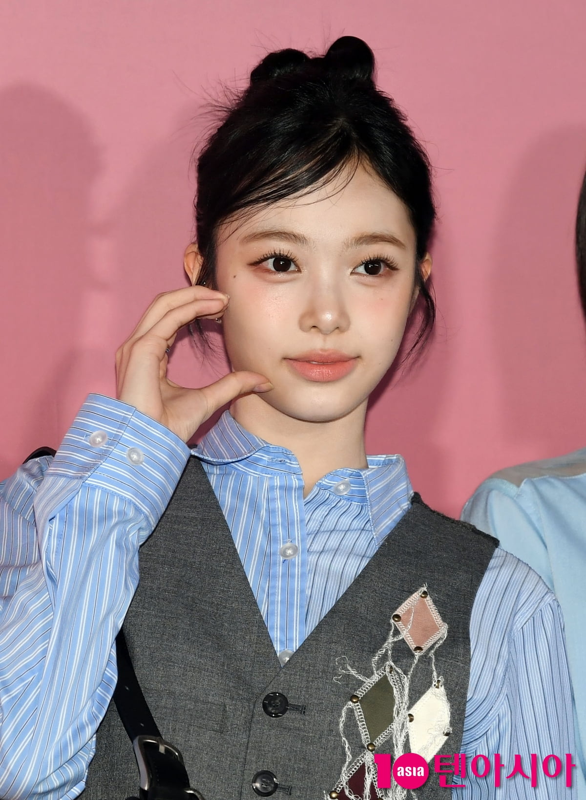 Hearts2Hearts' Ian Shines at the Opening of 2026 S/S Seoul Fashion Week
