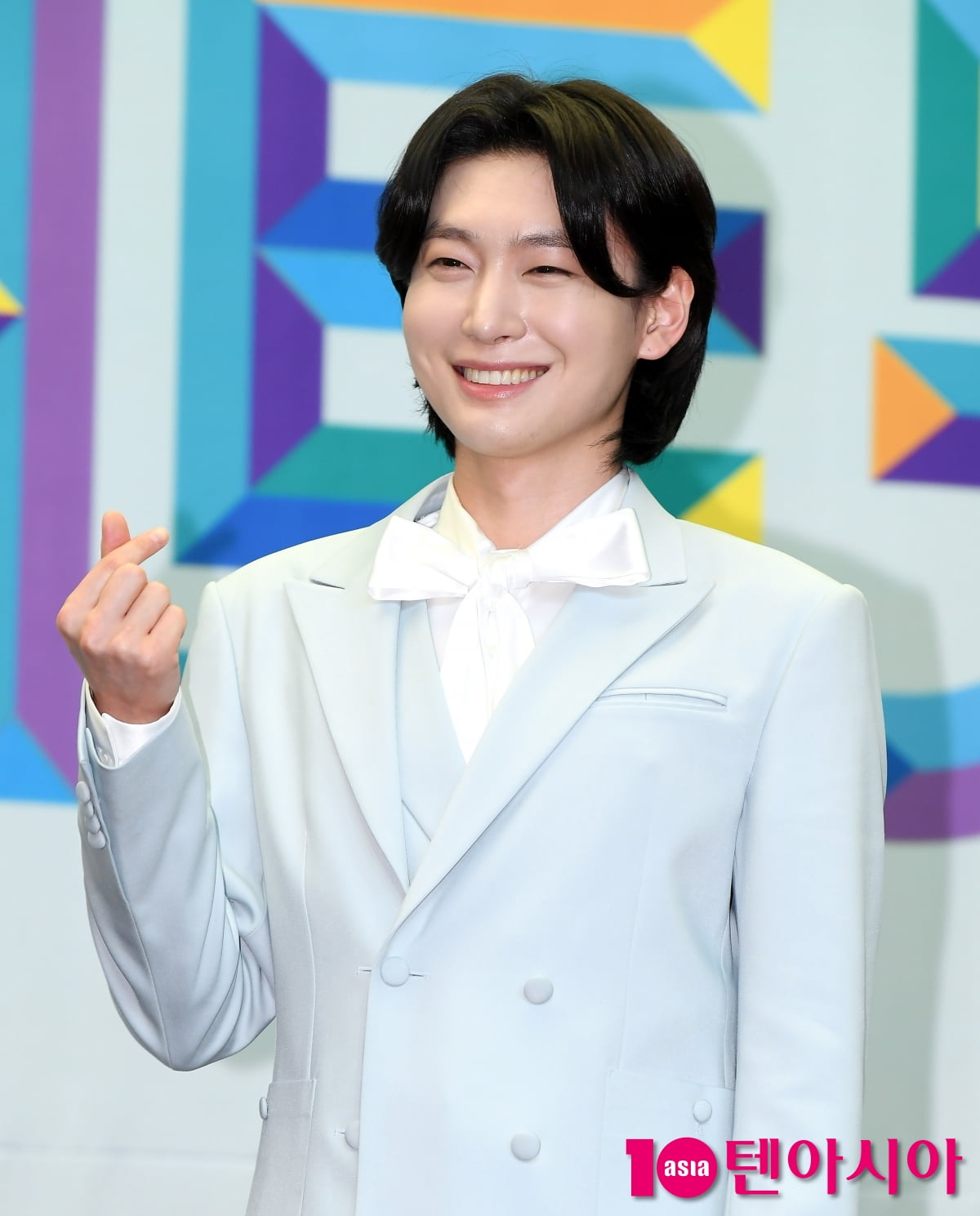 Korean Trot Singer Kim Yong-bin's Daily Life Unveiled on New Reality Show