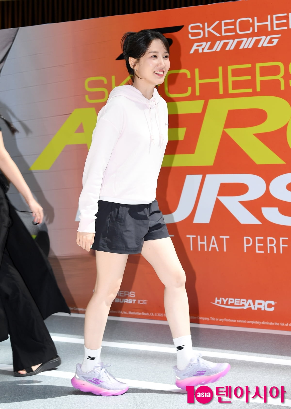 パク・ウンビン、スケッチャーズ「エアロランニングシューズ」ポップアップストアオープンイベントに登場