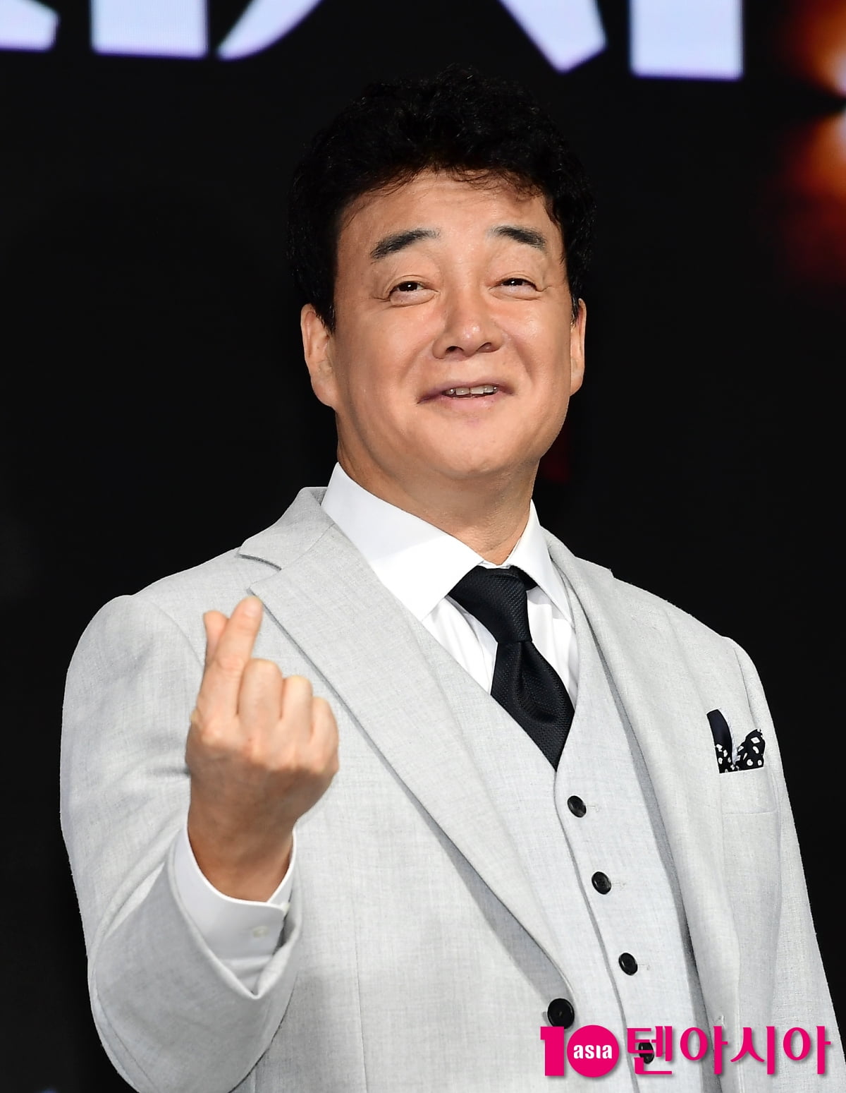 Netflix Faces Backlash Over Chef Baek Jong-won's Controversial Return in 'Black and White Chef 2'