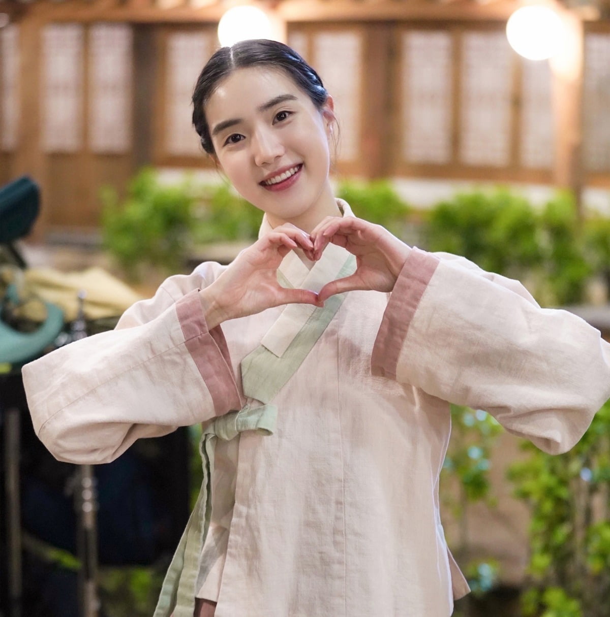 Rising Star Yoon Seo-ah Shines in 'The Tyrant's Chef'