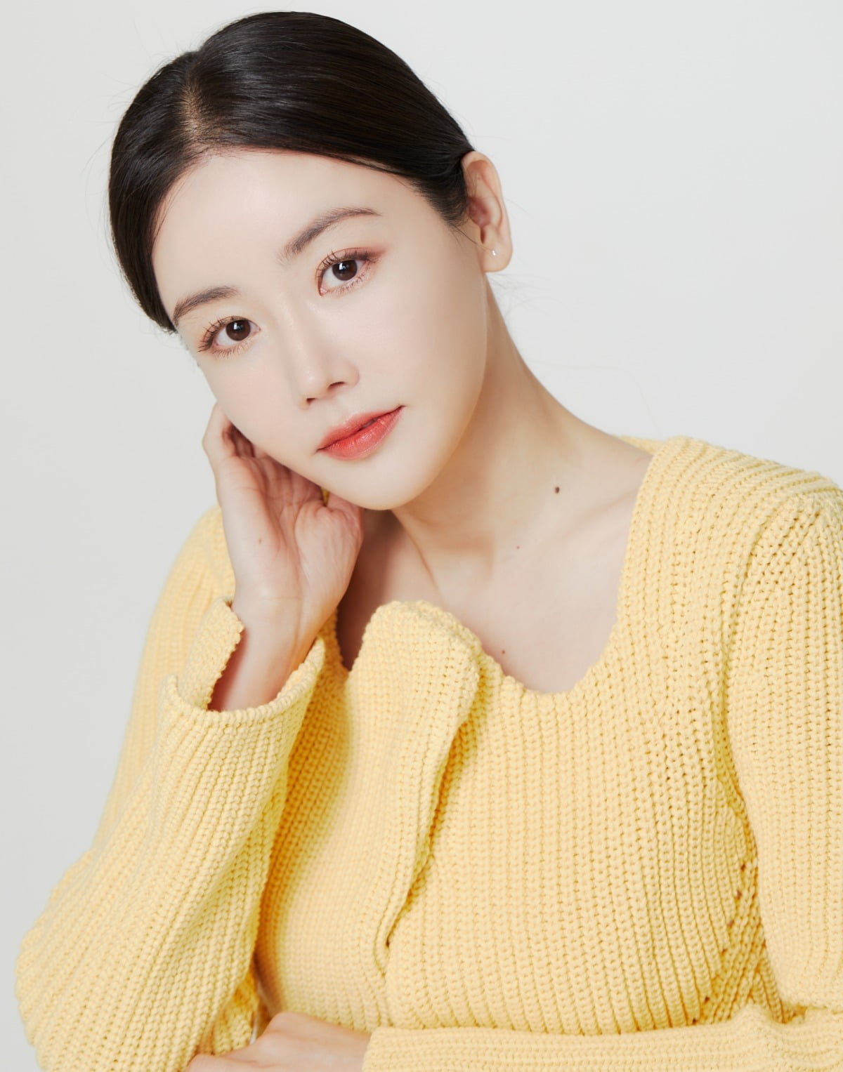 Hwang Woo Seul Hye Joins VAST Entertainment, Expanding Her Acting Horizons