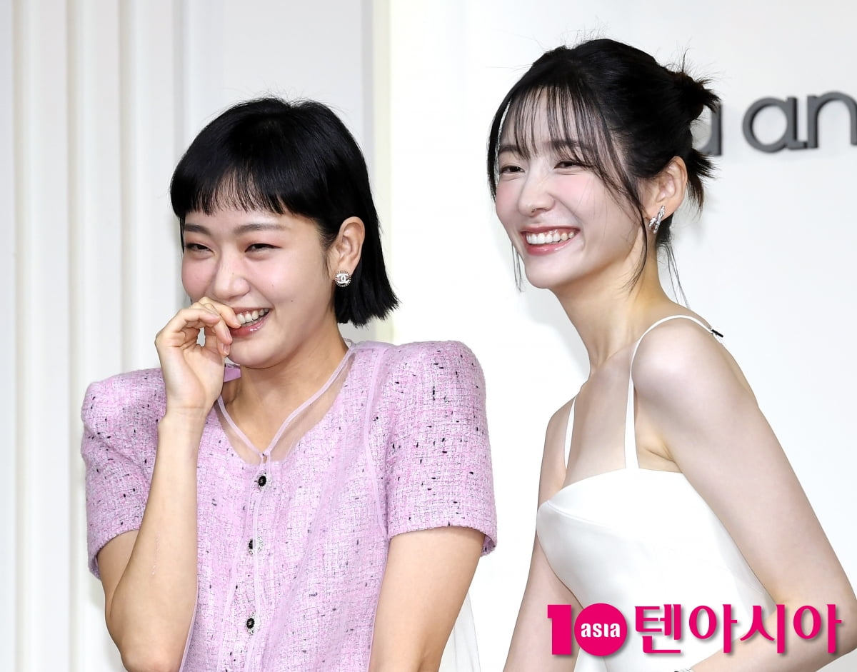 Kim Go-eun and Park Ji-hyun Attend Netflix Series 'You and Everything Else' Press Conference