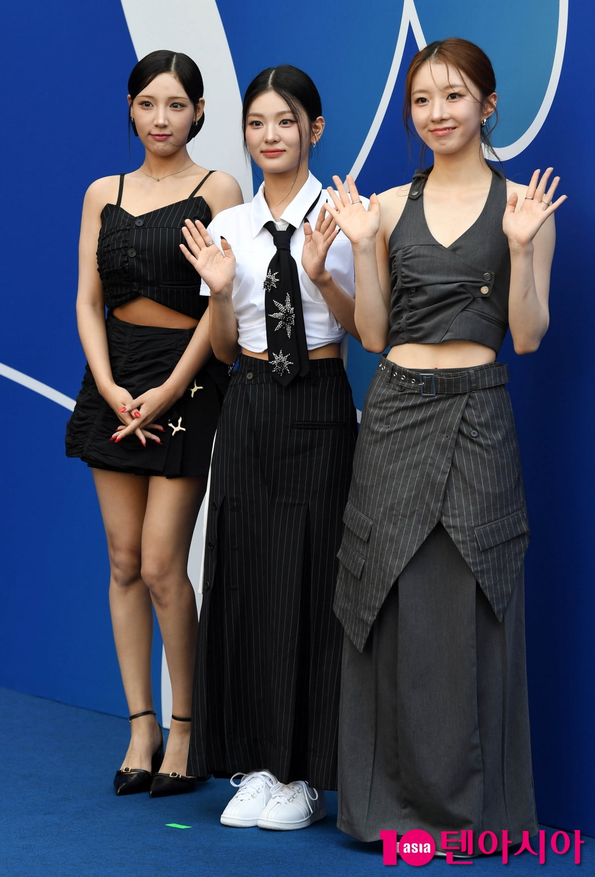 LIGHTSUM's Juhyeon, Chowon, and Sangah Shine at 2026 S/S Seoul Fashion Week