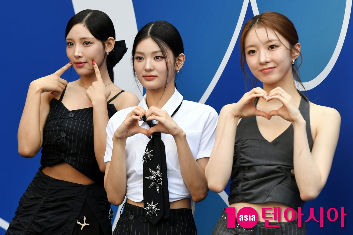 LIGHTSUM's Juhyeon, Chowon, and Sangah Shine at 2026 S/S Seoul Fashion Week