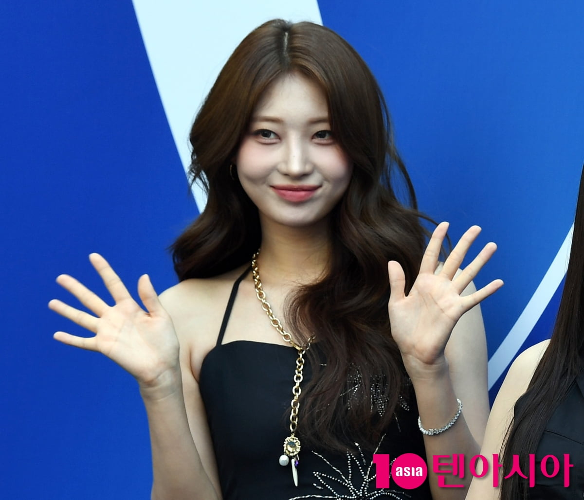 EVERGLOW's Sihyeon Shines at 2026 S/S Seoul Fashion Week