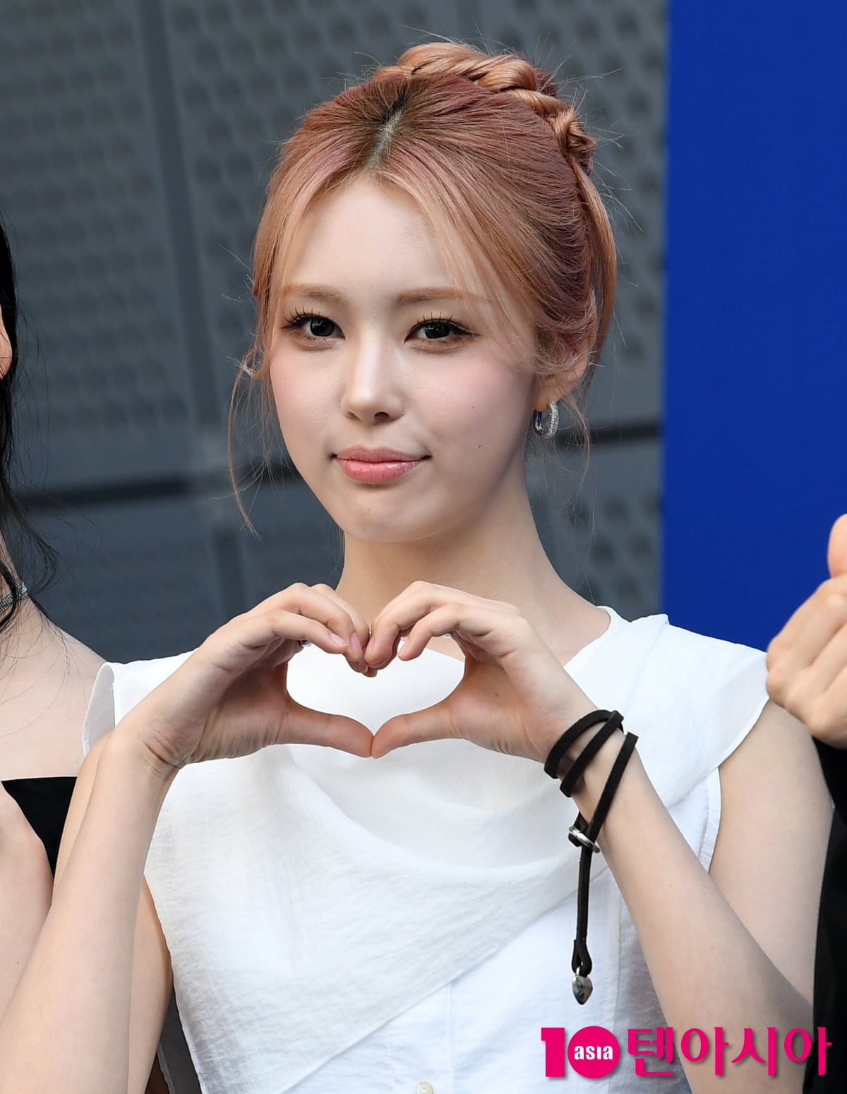 ifeye's Won Hwa-yeon Shines at 2026 S/S Seoul Fashion Week