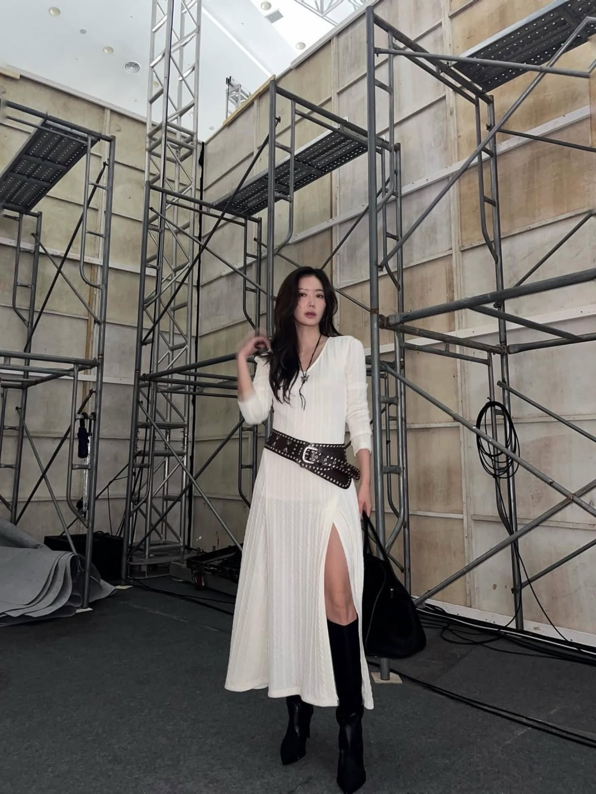 Lim Soo-hyang Stuns in Ivory Knit Dress at Seoul Fashion Week