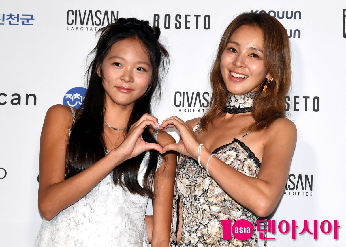 Choo Sarang and Shiho Shine at 2026 S/S Seoul Fashion Week