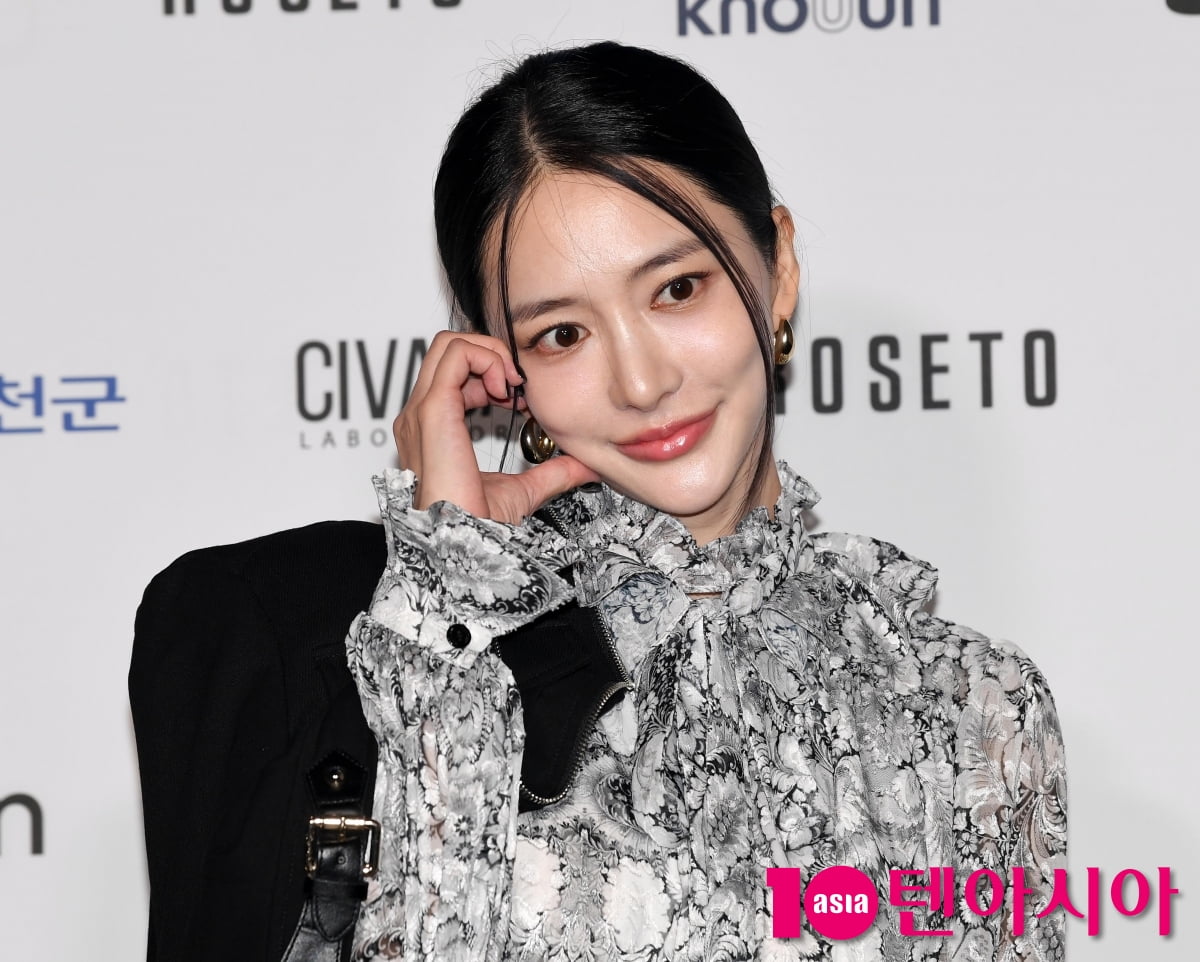 Actress Choi Yeon-cheong Shines at 2026 S/S Seoul Fashion Week