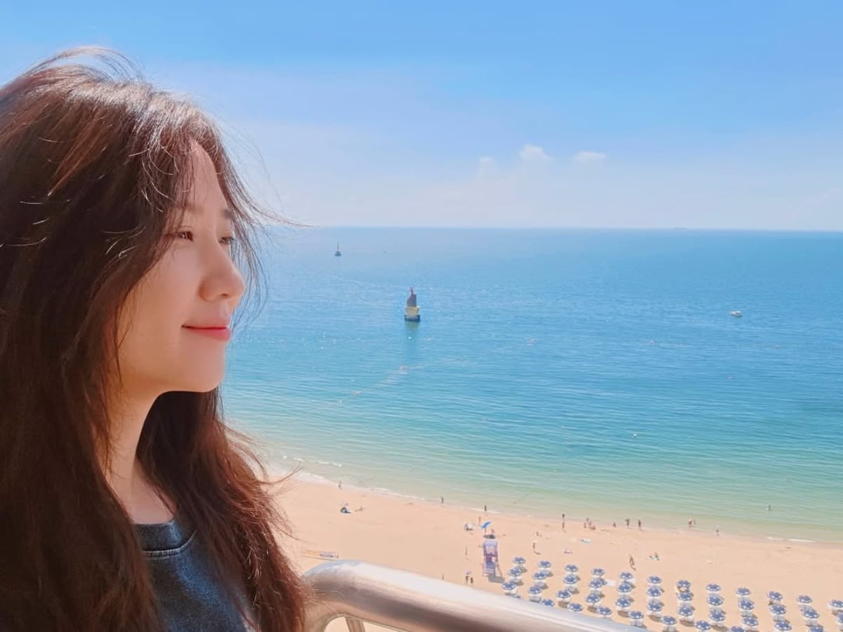 Park Eun-bin Celebrates Birthday with Charming Selfies and Updates Fans on Her Latest Activities