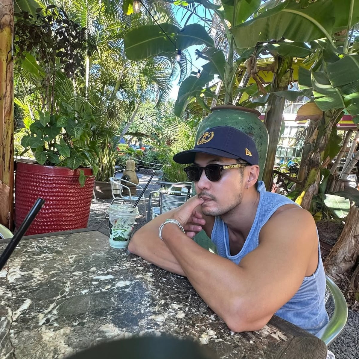 俳優キム・ジソク、夏の思い出を公開！筋肉ショットと笑顔が話題