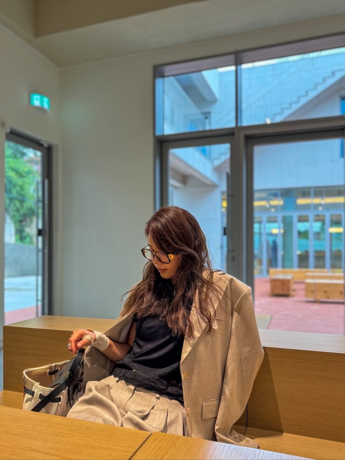 Chae Jung-an Captivates with Modern Minimalist Look at Bakery Café
