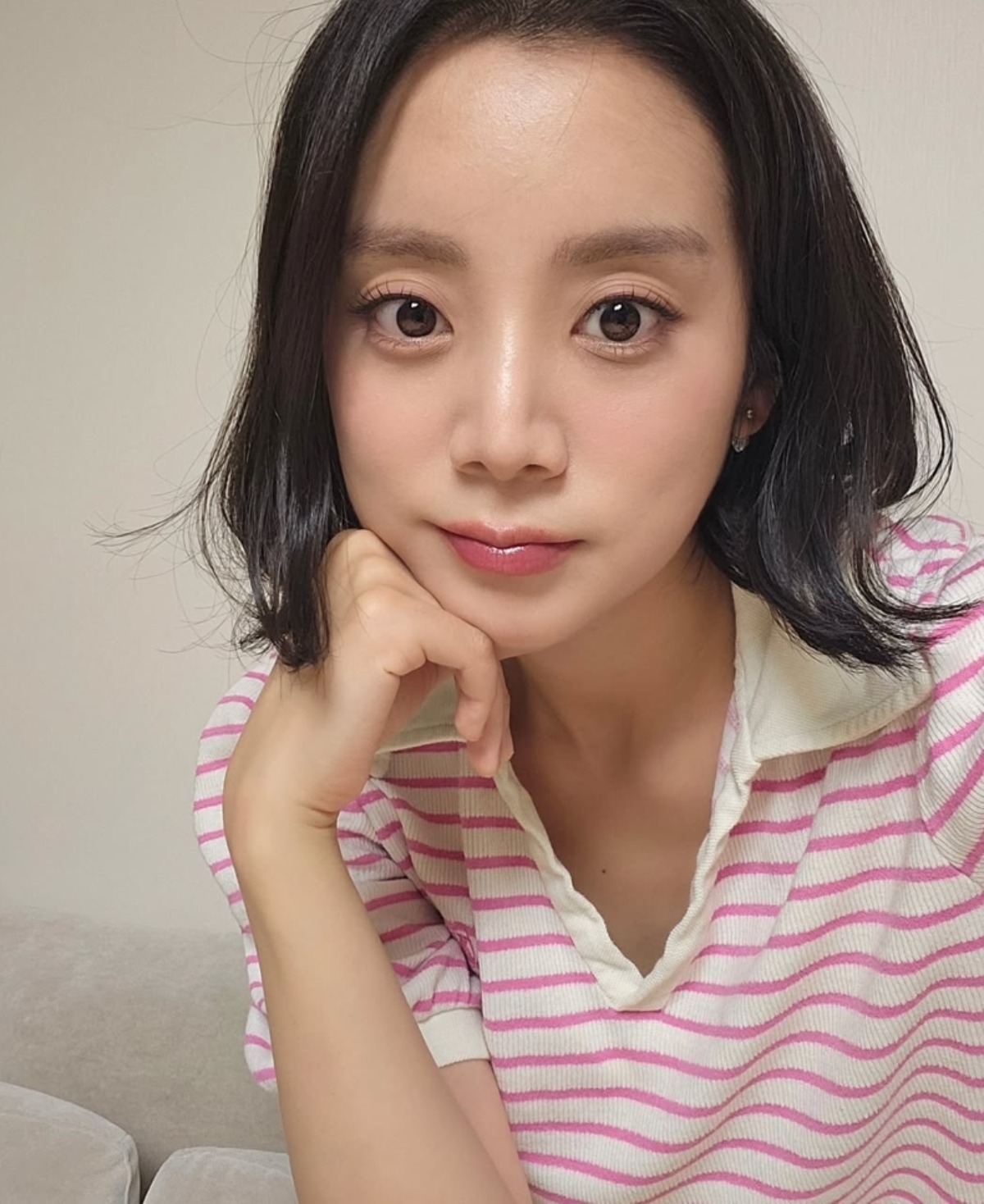 Hyelim Shares Stunning Pink Striped Selfie on Instagram