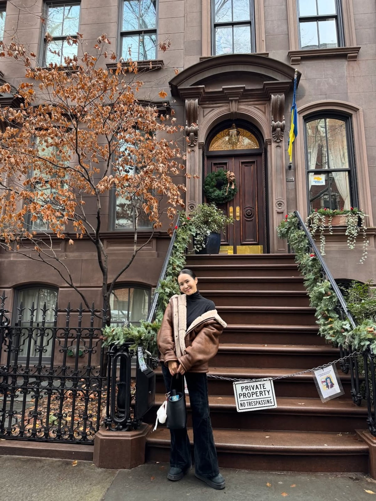 Korean Star Park Ji-yoon Showcases Chic Winter Style in New York