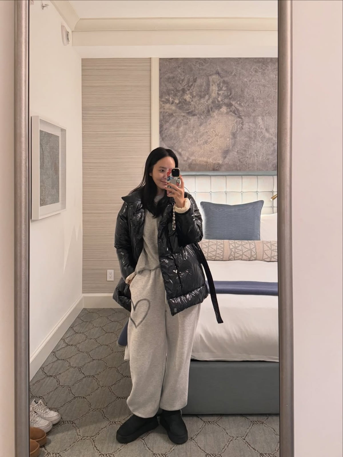 Korean Star Park Ji-yoon Showcases Chic Winter Style in New York