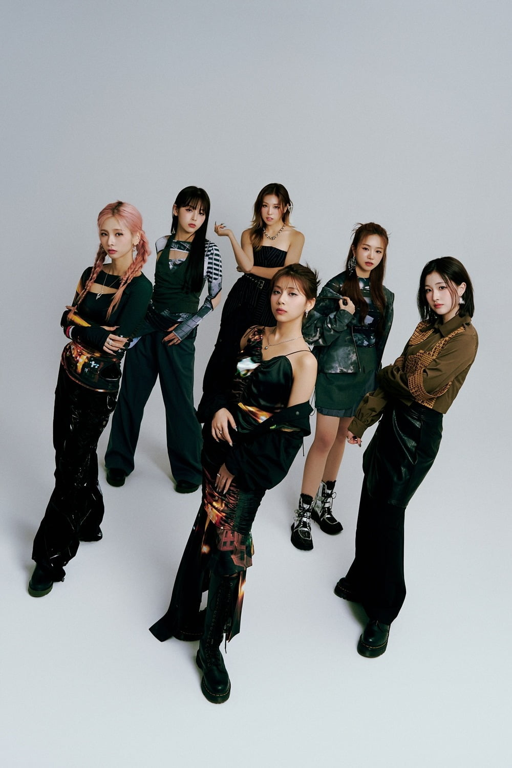 Queenz Eye Shines in WWD Magazine and Seoul Fashion Week