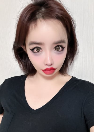 '활동 중단' 박봄, SNS에 또 셀프열애 '이민호' 태그