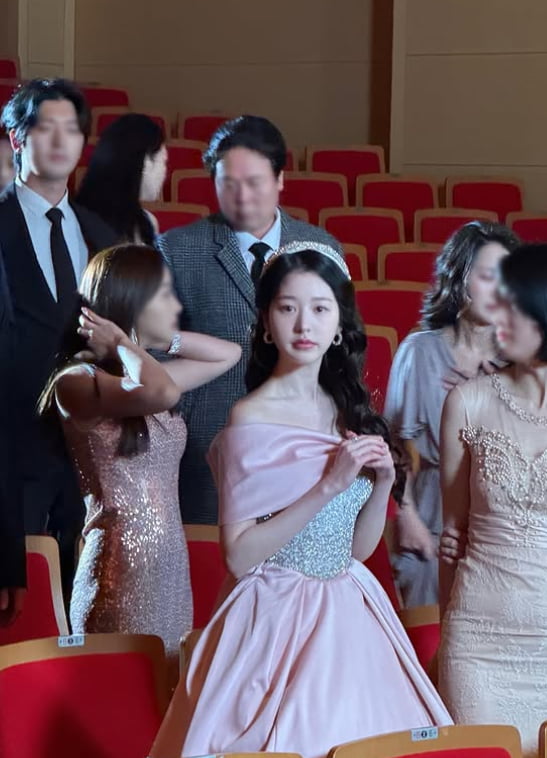 Actress Jang Da-ah Shines with Star Aura, Following in Sister Jang Won-young's Footsteps