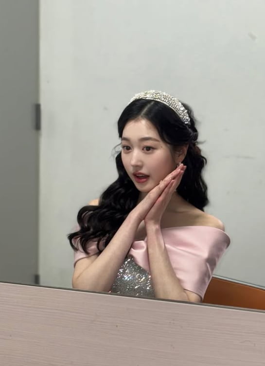 Actress Jang Da-ah Shines with Star Aura, Following in Sister Jang Won-young's Footsteps