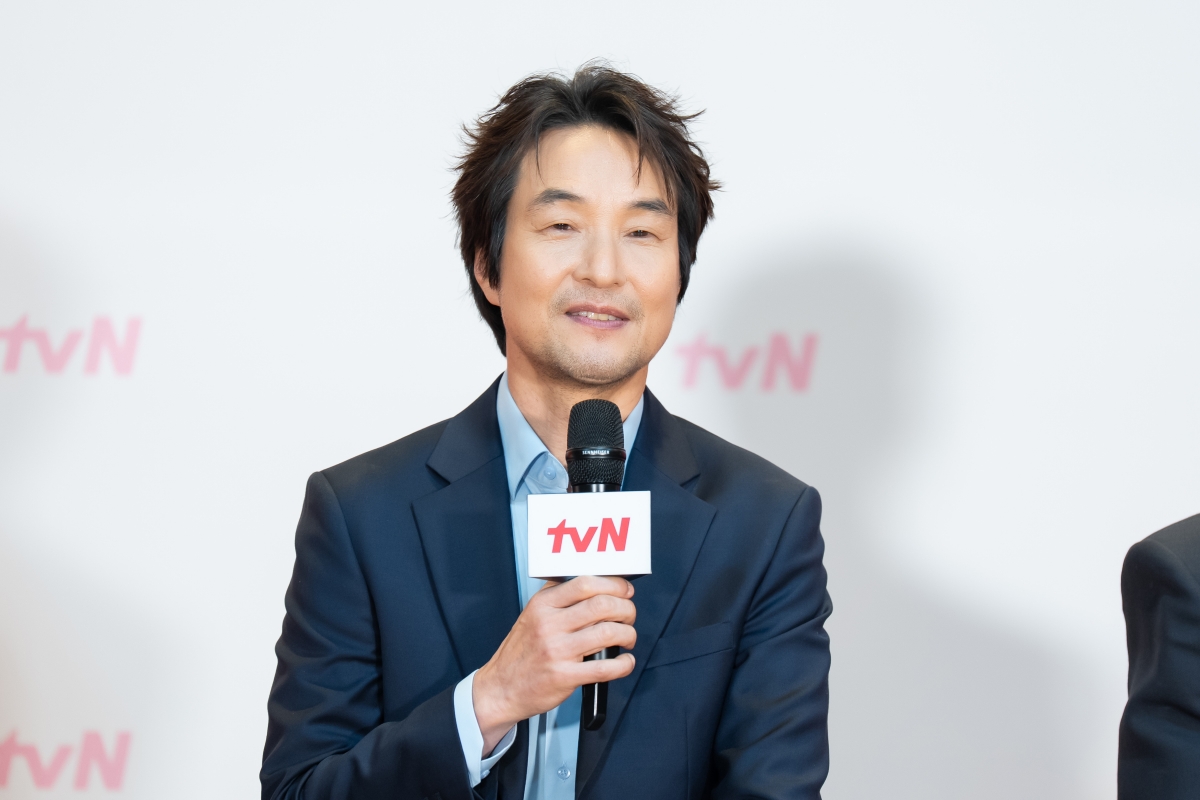 Actor Han Suk-kyu Addresses Recent Knife Attack Incident in Gwanak District