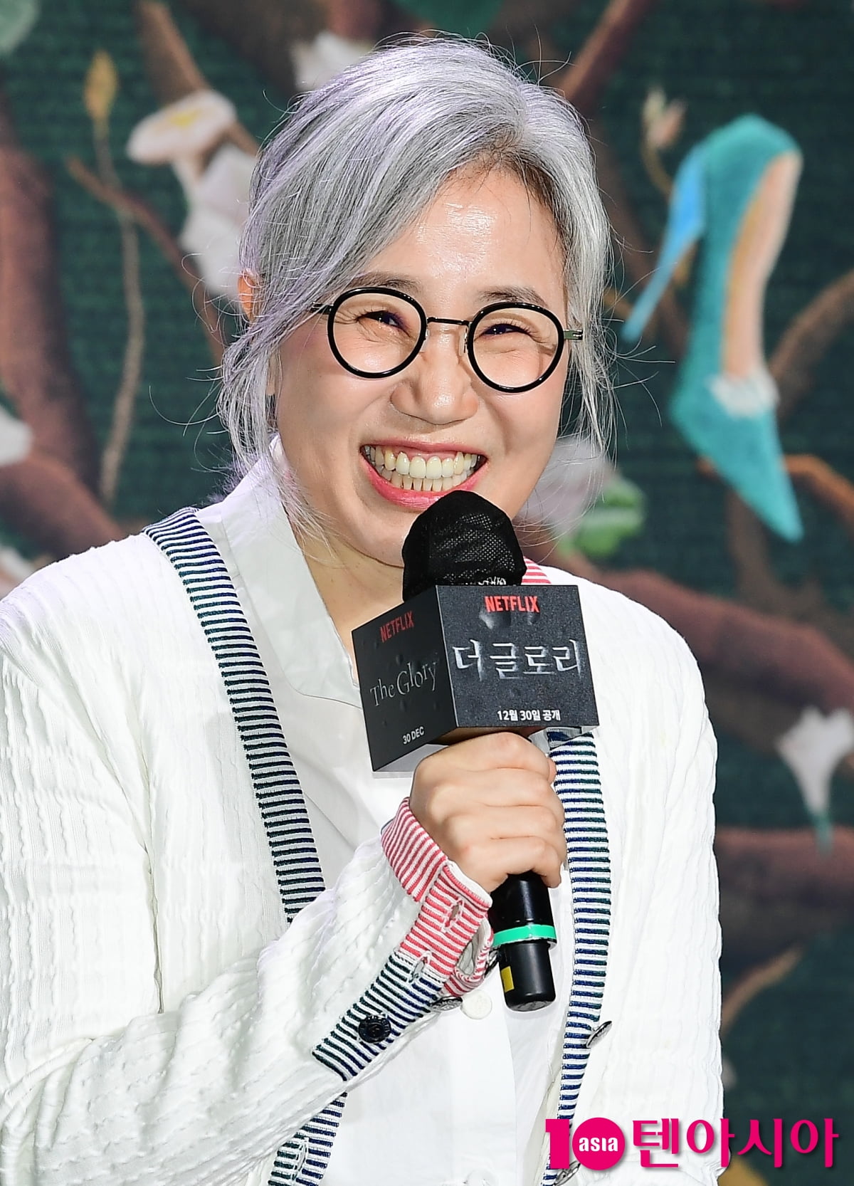 K-Drama Writer Kim Eun-sook and CEO Yoon Ha-rim Donate $30,000 Worth of Water to Drought-Stricken Gangneung