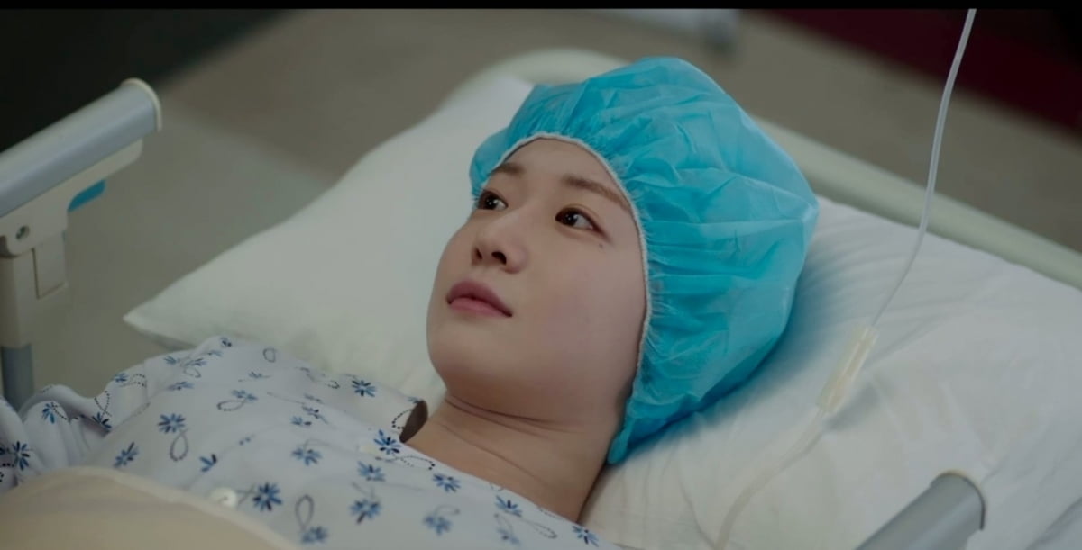 Heartfelt Moments in 'For First Love': Yeom Jung-ah's Emotional Support for Choi Yoon-ji